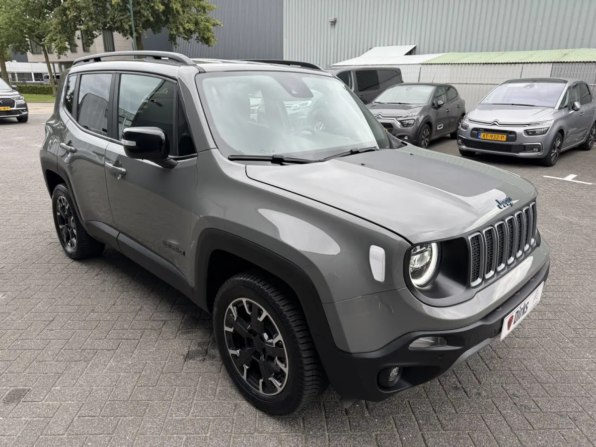 4xe 240 Plug-in Hybrid Electric Trailhawk (Navigatie - LED - Keyless Entry - Parkeersensoren V+A - Automatische Airco - 4WD - 17" incl 4S - Dodehoek detectie)