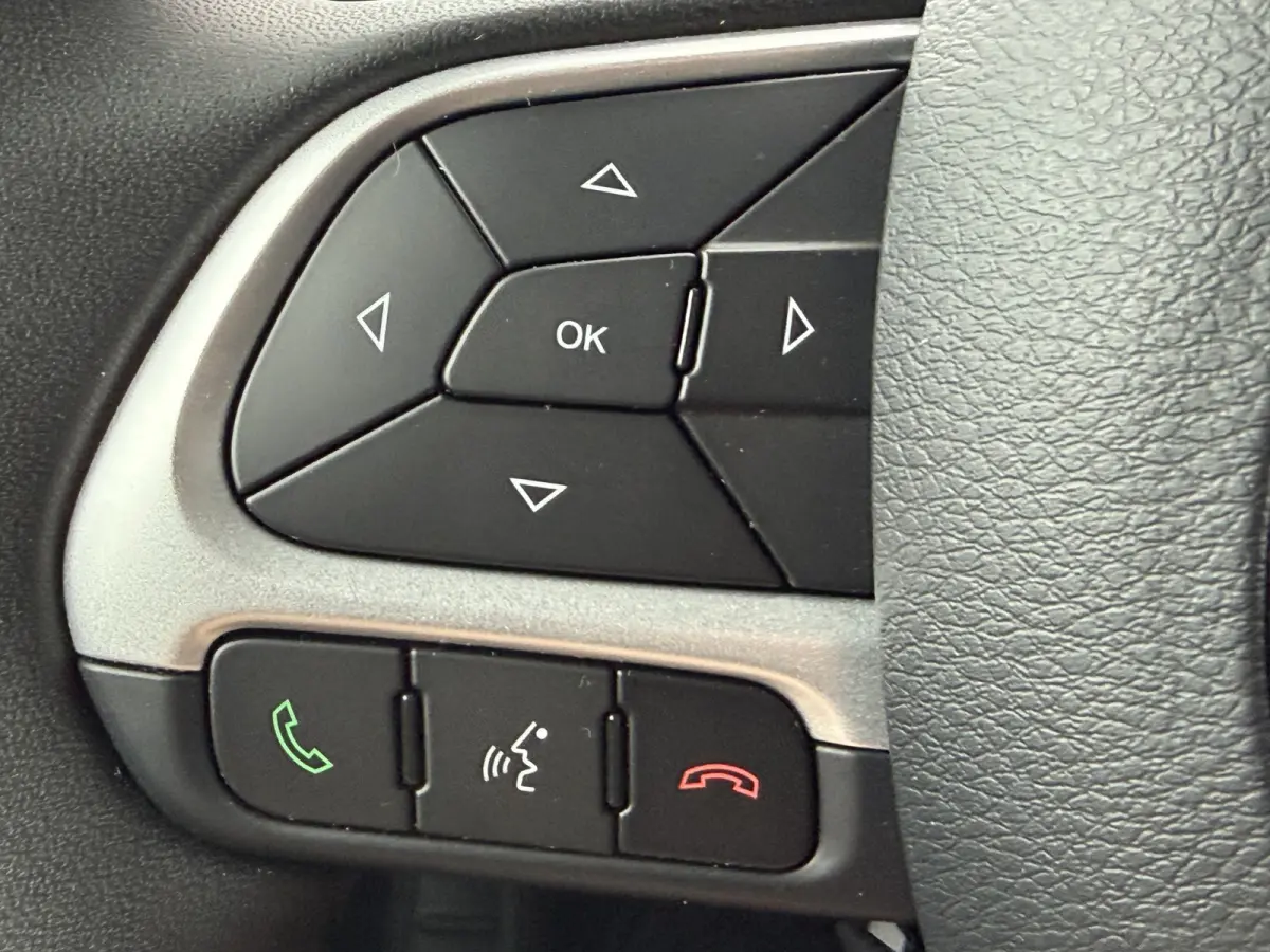 4xe 240 Plug-in Hybrid Electric Trailhawk (Navigatie - LED - Keyless Entry - Parkeersensoren V+A - Automatische Airco - 4WD - 17" incl 4S - Dodehoek detectie)