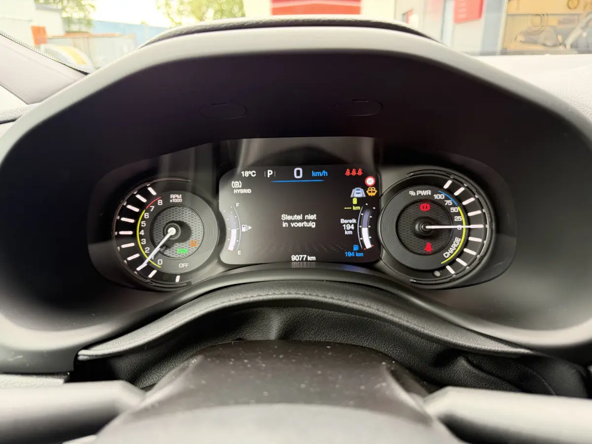 4xe 240 Plug-in Hybrid Electric Trailhawk (Navigatie - LED - Keyless Entry - Parkeersensoren V+A - Automatische Airco - 4WD - 17" incl 4S - Dodehoek detectie)