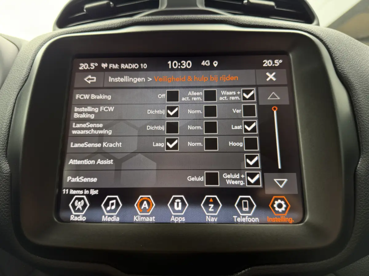 4xe 240 Plug-in Hybrid Electric Trailhawk (Navigatie - LED - Keyless Entry - Parkeersensoren V+A - Automatische Airco - 4WD - 17" incl 4S - Dodehoek detectie)