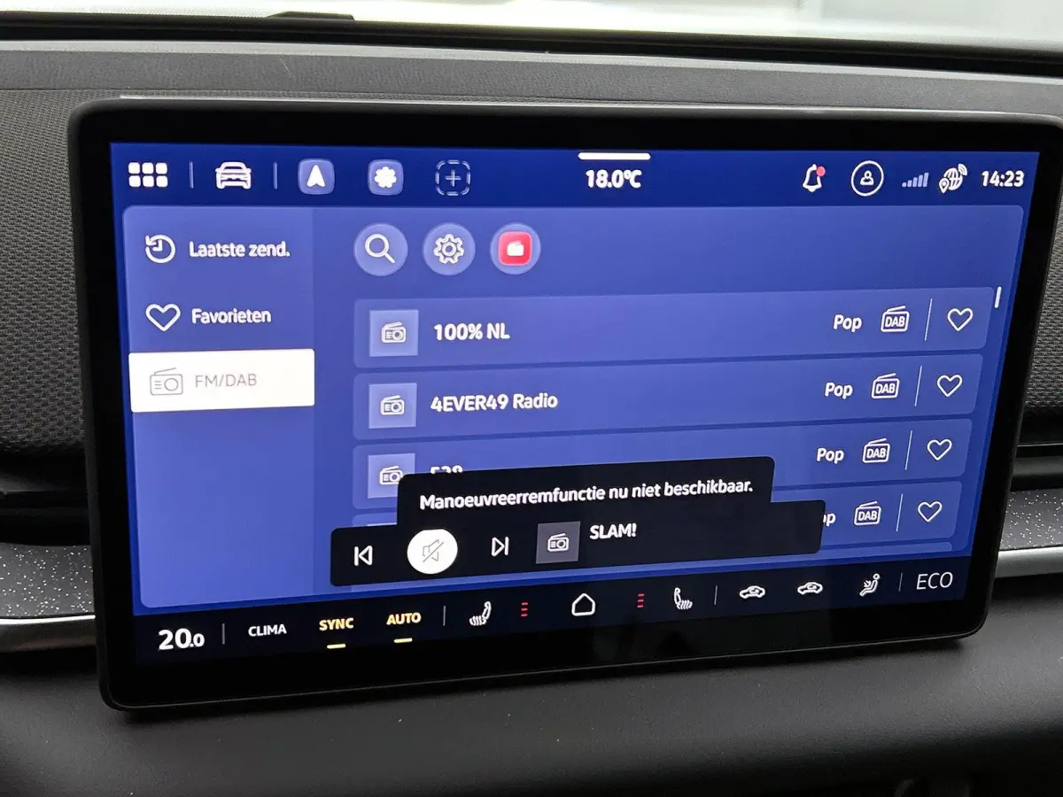 Life 58 kWh | Navigatie | Apple Carplay draadloos | Stoelverwarming | Ruiten getint | 18" Lichtmetalen velgen | Android Auto draadloos | LED verlichting | Camera | Climate control | Dodehoek