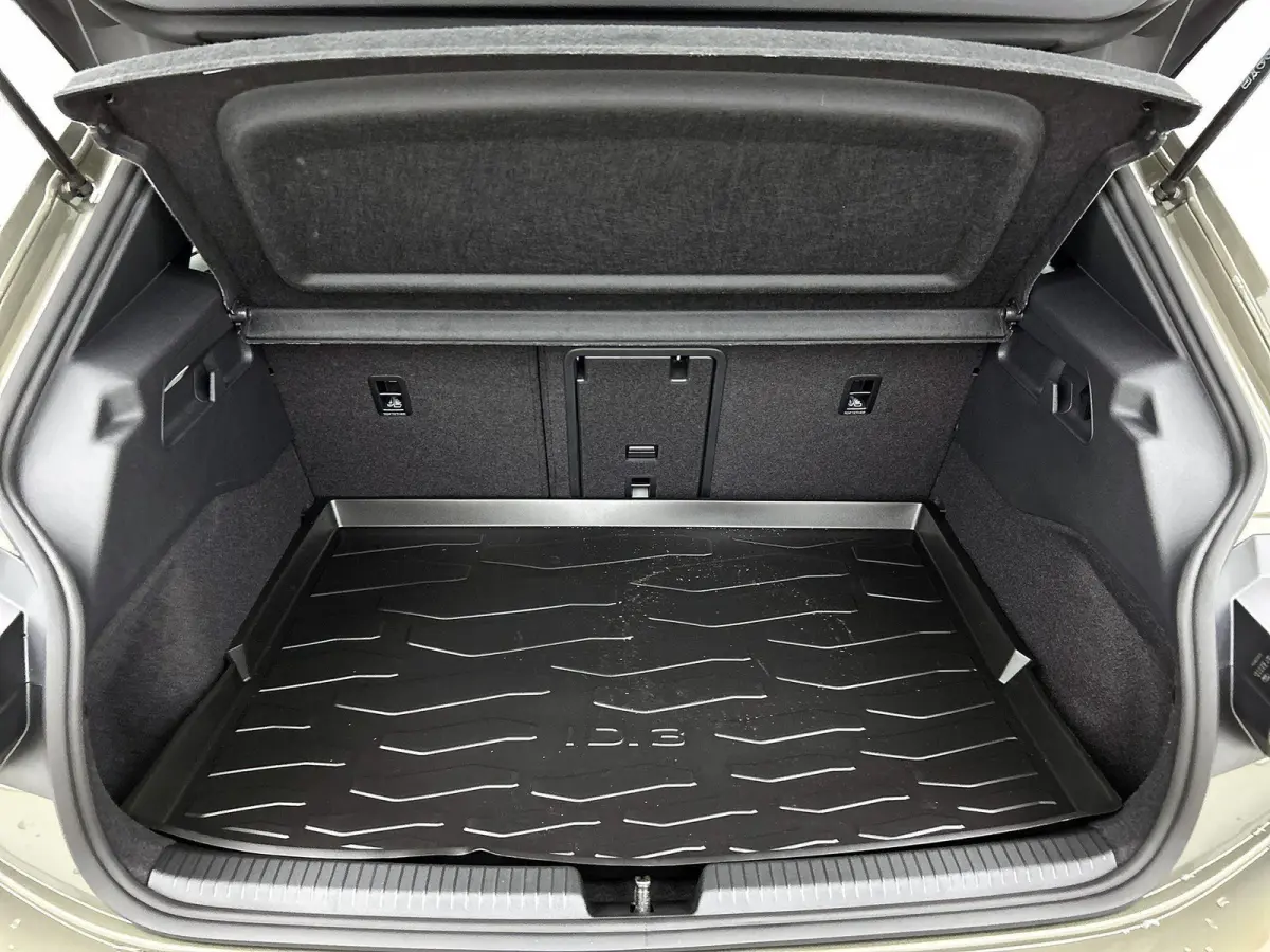 Life 58 kWh | Navigatie | Apple Carplay draadloos | Stoelverwarming | Ruiten getint | 18" Lichtmetalen velgen | Android Auto draadloos | LED verlichting | Camera | Climate control | Dodehoek