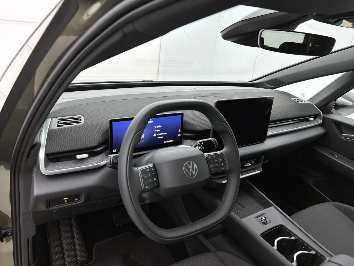 Life 58 kWh | Navigatie | Apple Carplay draadloos | Stoelverwarming | Ruiten getint | 18" Lichtmetalen velgen | Android Auto draadloos | LED verlichting | Camera | Climate control | Dodehoek