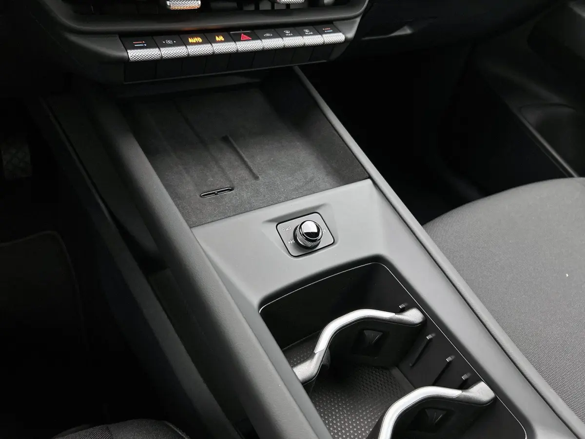 Life 58 kWh | Navigatie | Apple Carplay draadloos | Stoelverwarming | Ruiten getint | 18" Lichtmetalen velgen | Android Auto draadloos | LED verlichting | Camera | Climate control | Dodehoek