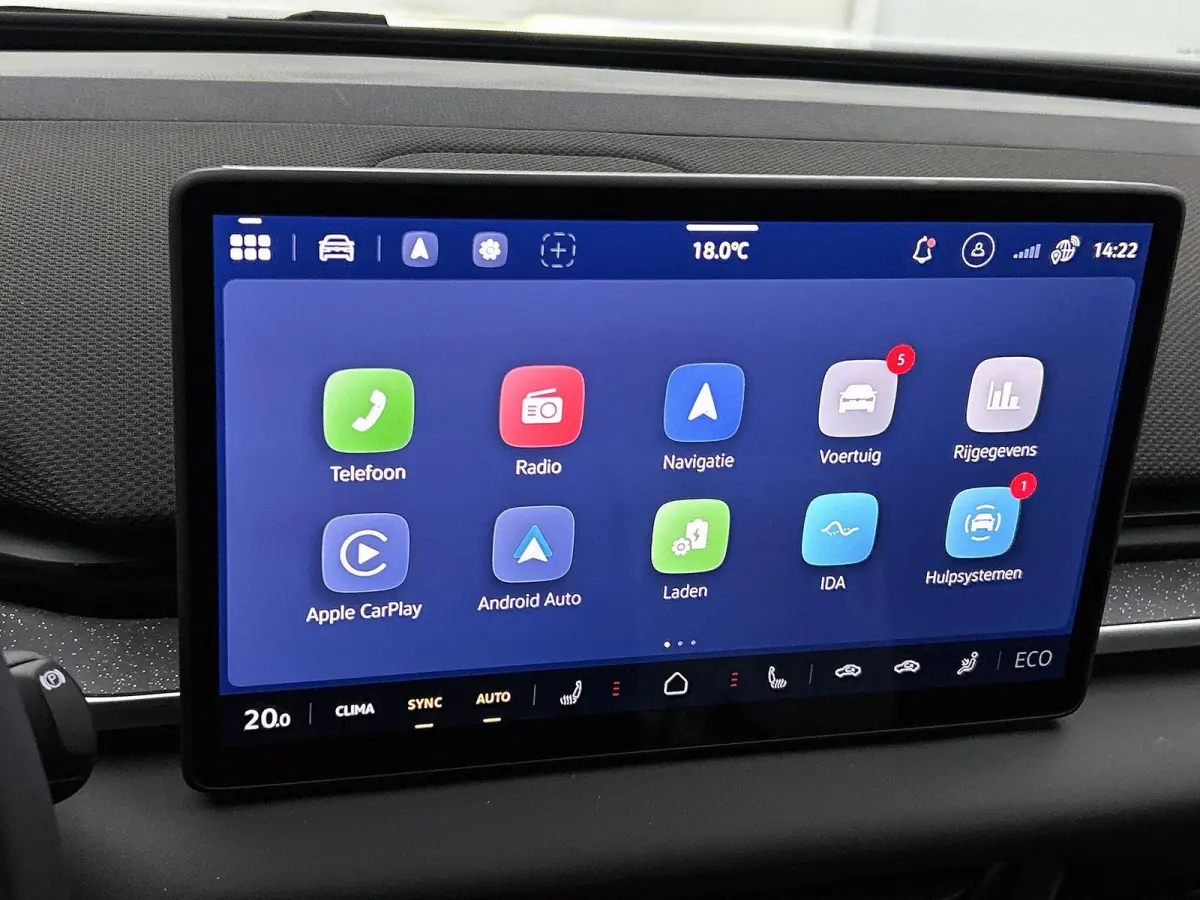 Life 58 kWh | Navigatie | Apple Carplay draadloos | Stoelverwarming | Ruiten getint | 18" Lichtmetalen velgen | Android Auto draadloos | LED verlichting | Camera | Climate control | Dodehoek