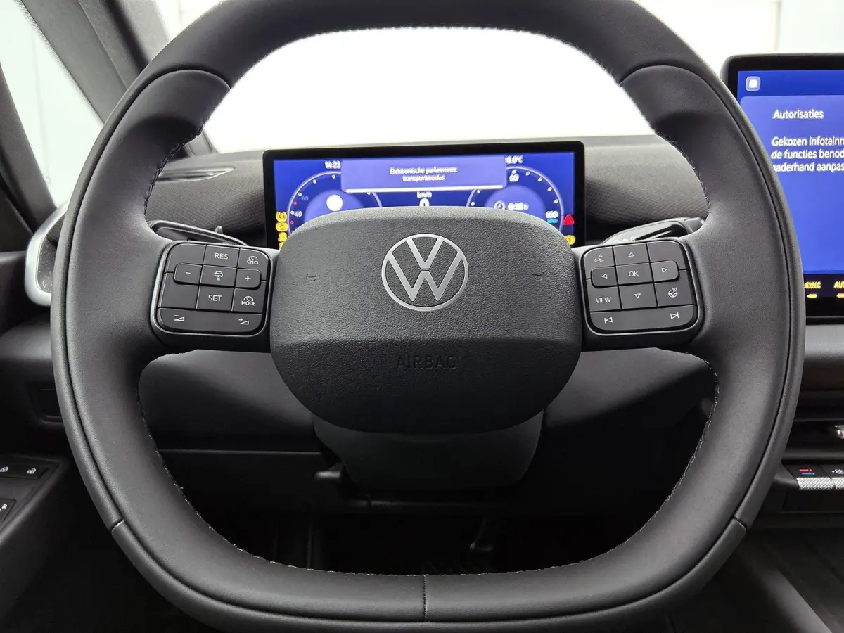 Life 58 kWh | Navigatie | Apple Carplay draadloos | Stoelverwarming | Ruiten getint | 18" Lichtmetalen velgen | Android Auto draadloos | LED verlichting | Camera | Climate control | Dodehoek
