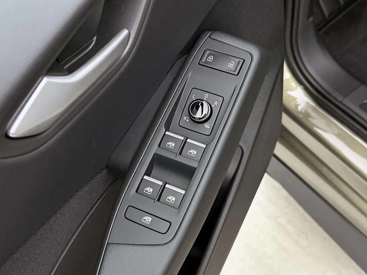 Life 58 kWh | Navigatie | Apple Carplay draadloos | Stoelverwarming | Ruiten getint | 18" Lichtmetalen velgen | Android Auto draadloos | LED verlichting | Camera | Climate control | Dodehoek