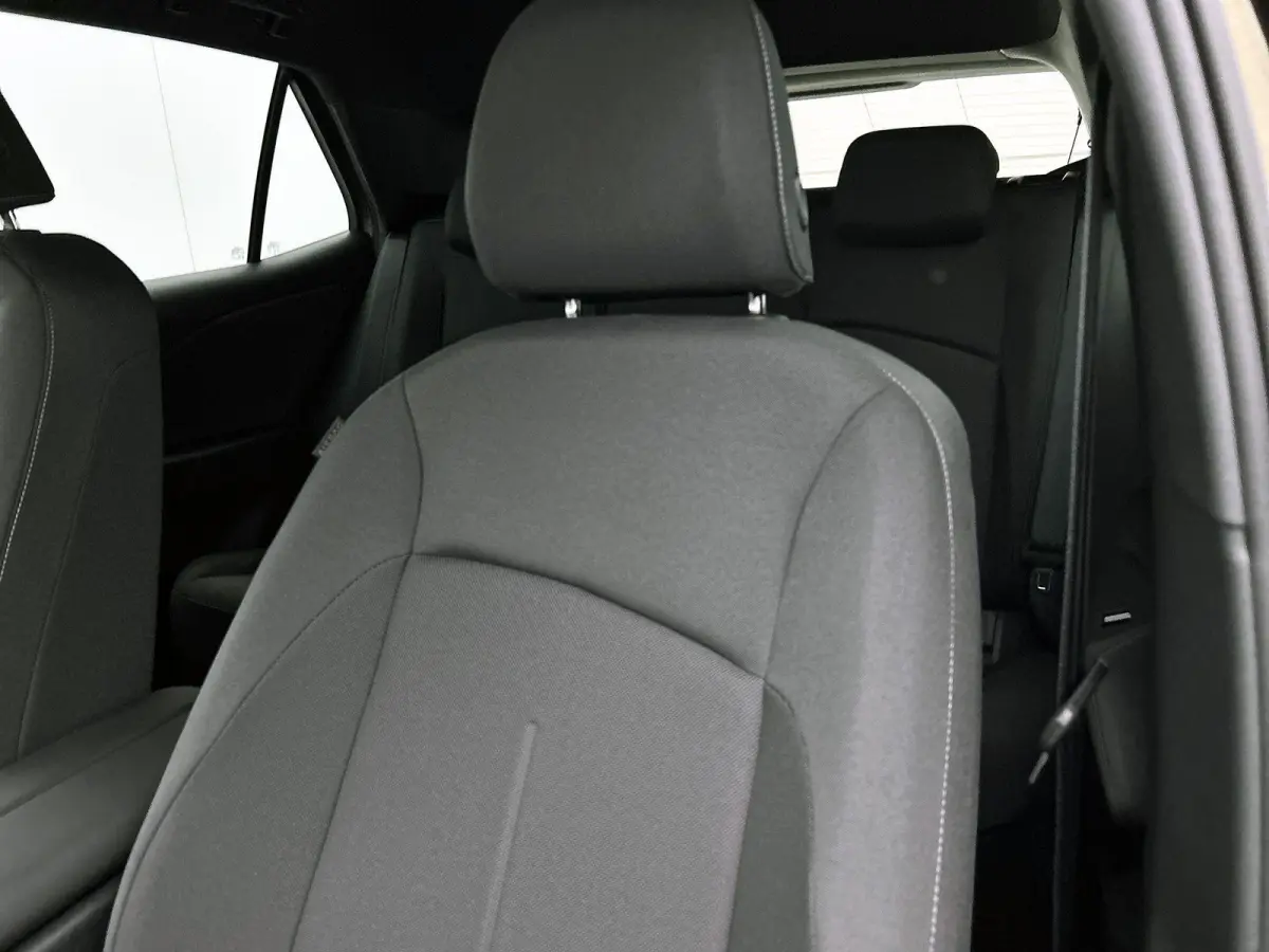 Life 58 kWh | Navigatie | Apple Carplay draadloos | Stoelverwarming | Ruiten getint | 18" Lichtmetalen velgen | Android Auto draadloos | LED verlichting | Camera | Climate control | Dodehoek
