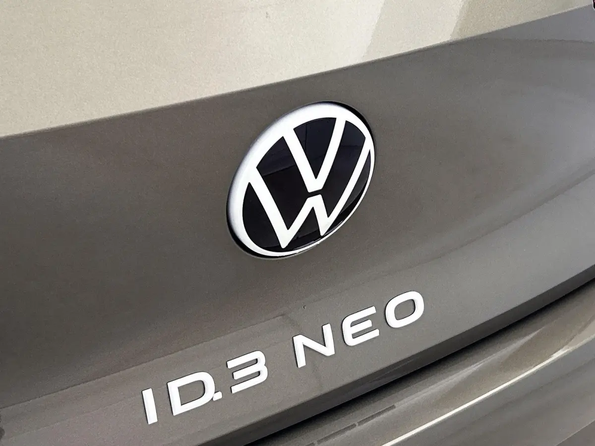 Life 58 kWh | Navigatie | Apple Carplay draadloos | Stoelverwarming | Ruiten getint | 18" Lichtmetalen velgen | Android Auto draadloos | LED verlichting | Camera | Climate control | Dodehoek