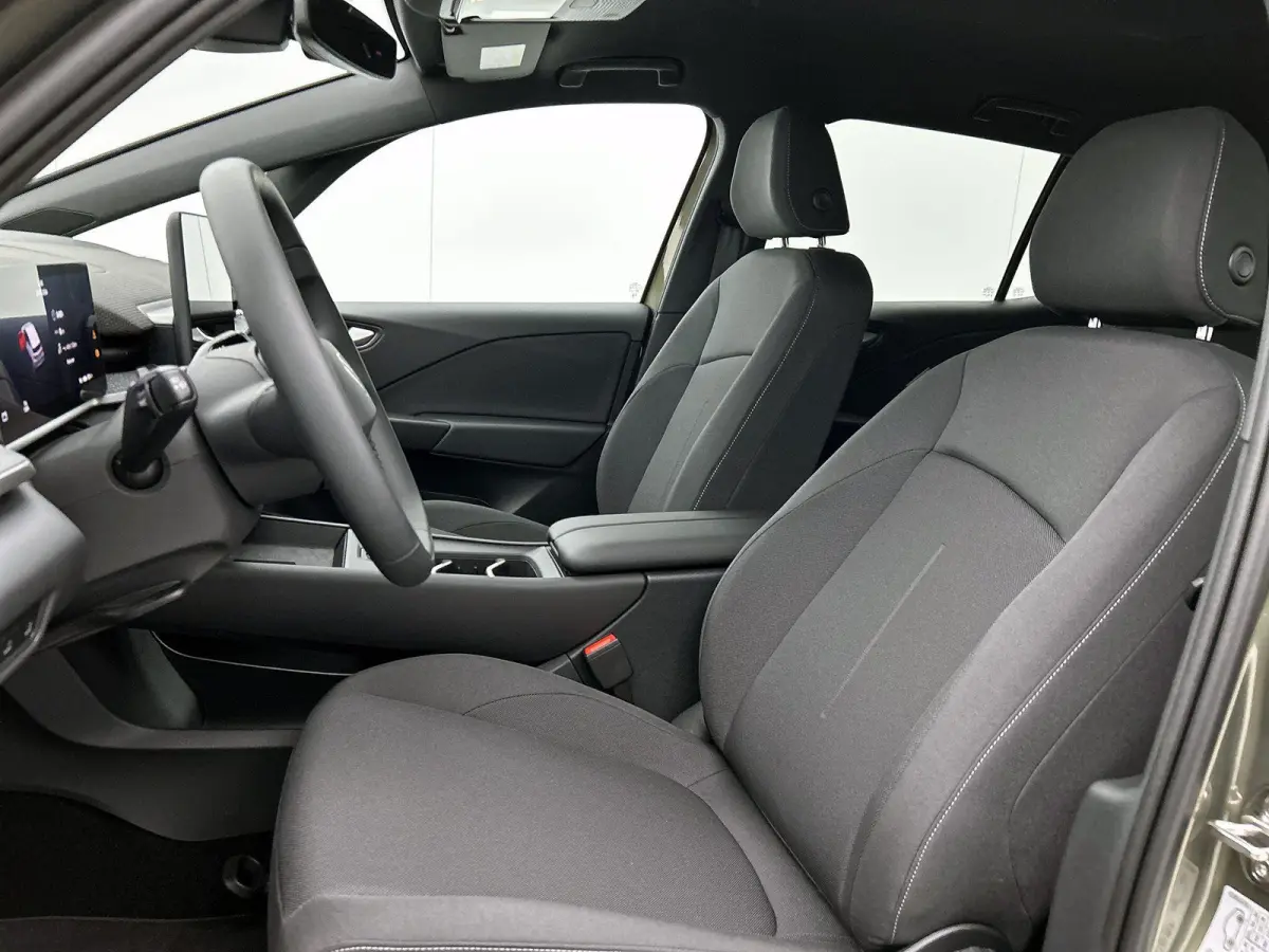 Life 58 kWh | Navigatie | Apple Carplay draadloos | Stoelverwarming | Ruiten getint | 18" Lichtmetalen velgen | Android Auto draadloos | LED verlichting | Camera | Climate control | Dodehoek