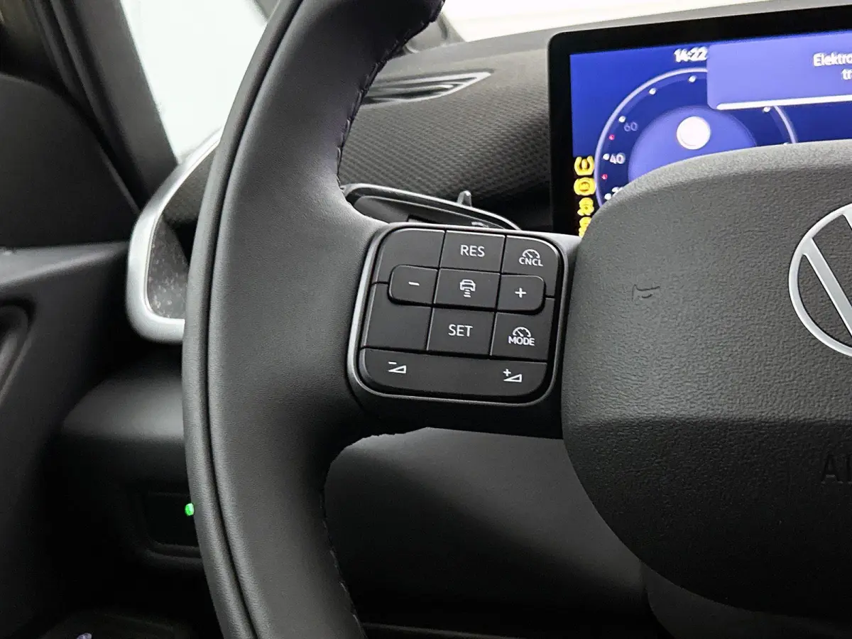 Life 58 kWh | Navigatie | Apple Carplay draadloos | Stoelverwarming | Ruiten getint | 18" Lichtmetalen velgen | Android Auto draadloos | LED verlichting | Camera | Climate control | Dodehoek