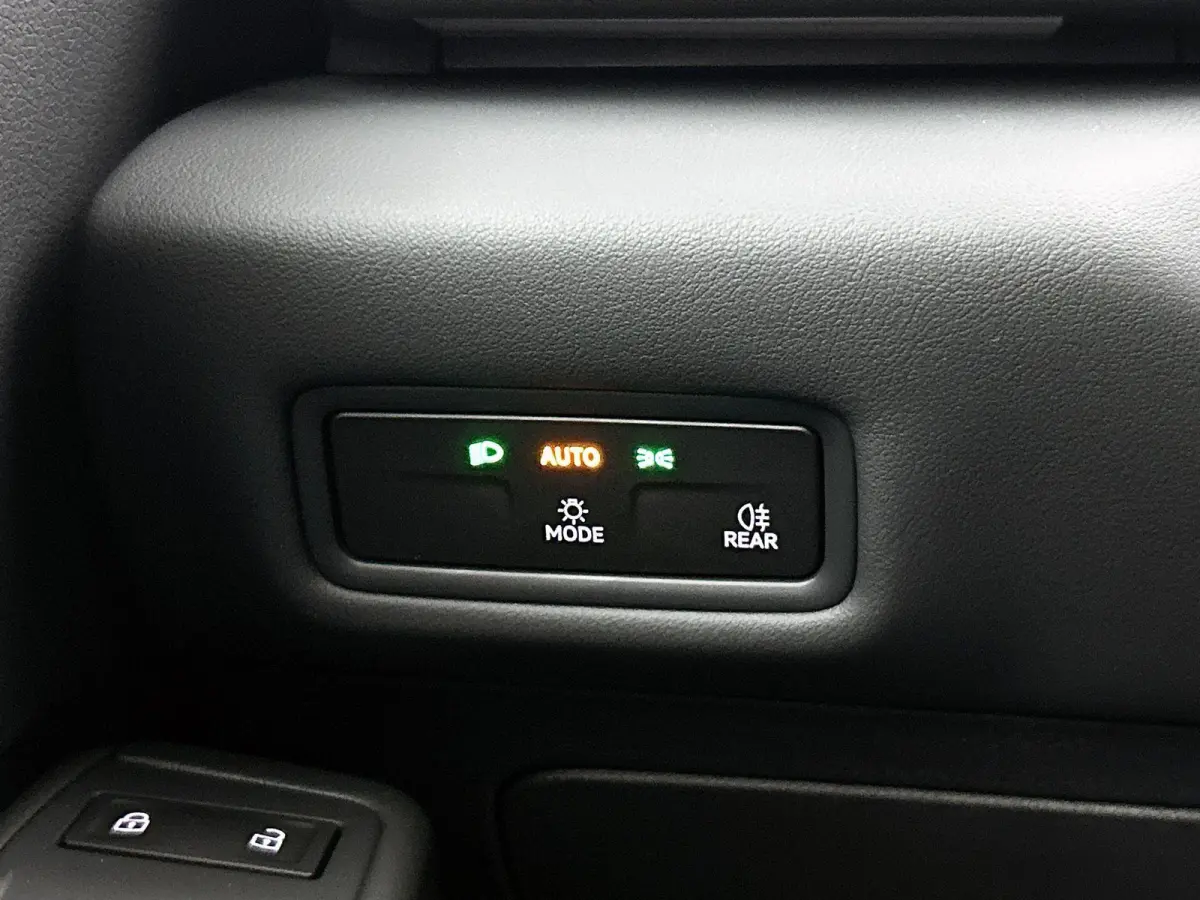 Life 58 kWh | Navigatie | Apple Carplay draadloos | Stoelverwarming | Ruiten getint | 18" Lichtmetalen velgen | Android Auto draadloos | LED verlichting | Camera | Climate control | Dodehoek