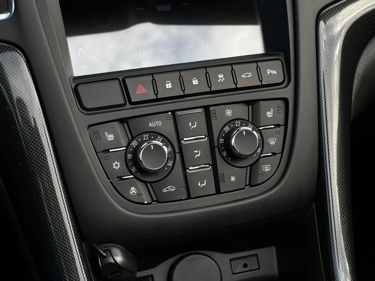 1.6 Turbo Innovation, NL AUTO, NAP, LEDER, NAVI, CAMERA, CRUISE CONTROL, CLIMATE CONTROL, STOEL/STUURVERWARMING, PDC, LED, LICHTMETAAL 19"
