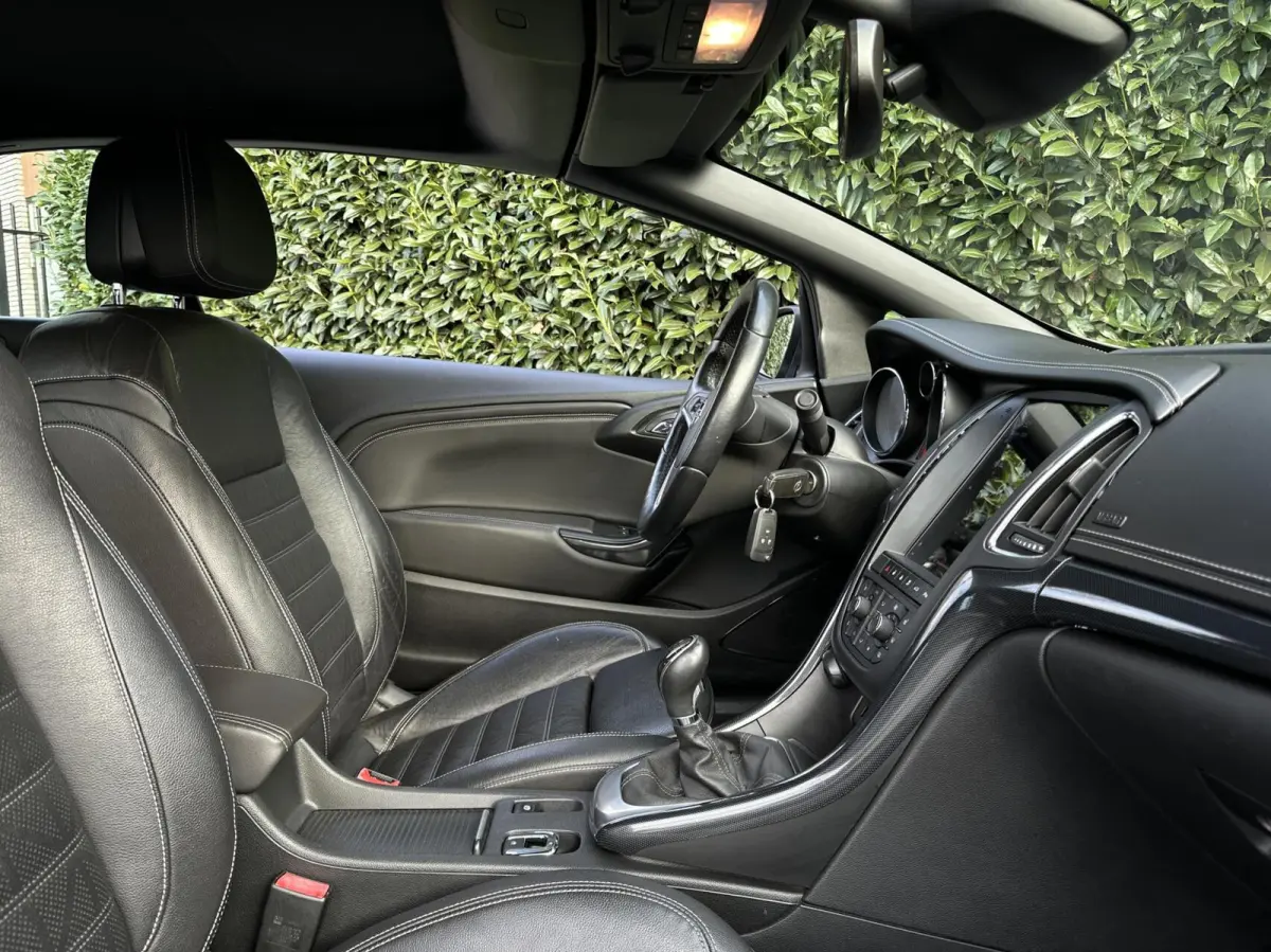 1.6 Turbo Innovation, NL AUTO, NAP, LEDER, NAVI, CAMERA, CRUISE CONTROL, CLIMATE CONTROL, STOEL/STUURVERWARMING, PDC, LED, LICHTMETAAL 19"