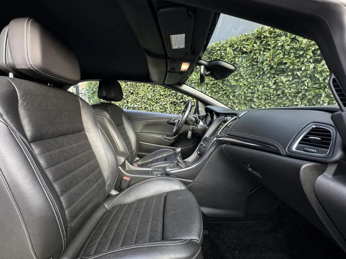 1.6 Turbo Innovation, NL AUTO, NAP, LEDER, NAVI, CAMERA, CRUISE CONTROL, CLIMATE CONTROL, STOEL/STUURVERWARMING, PDC, LED, LICHTMETAAL 19"