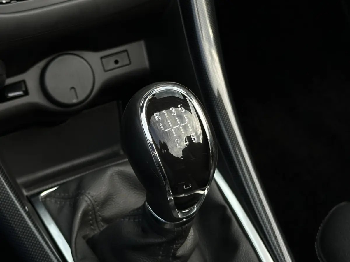 1.6 Turbo Innovation, NL AUTO, NAP, LEDER, NAVI, CAMERA, CRUISE CONTROL, CLIMATE CONTROL, STOEL/STUURVERWARMING, PDC, LED, LICHTMETAAL 19"