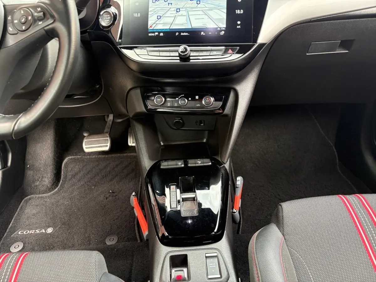GS Line 50 kWh | Navigatie | Cruise Control | Apple Carplay/Android Auto | Achterruitrij Camera | Lichtmetalen Velgen |