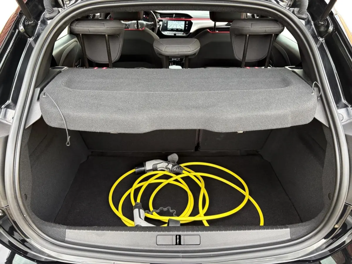 GS Line 50 kWh | Navigatie | Cruise Control | Apple Carplay/Android Auto | Achterruitrij Camera | Lichtmetalen Velgen |