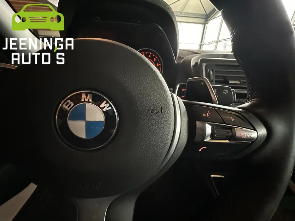 220i M pakket |Clima|Stoelverwarming|Trekhaak|Leer|Navi