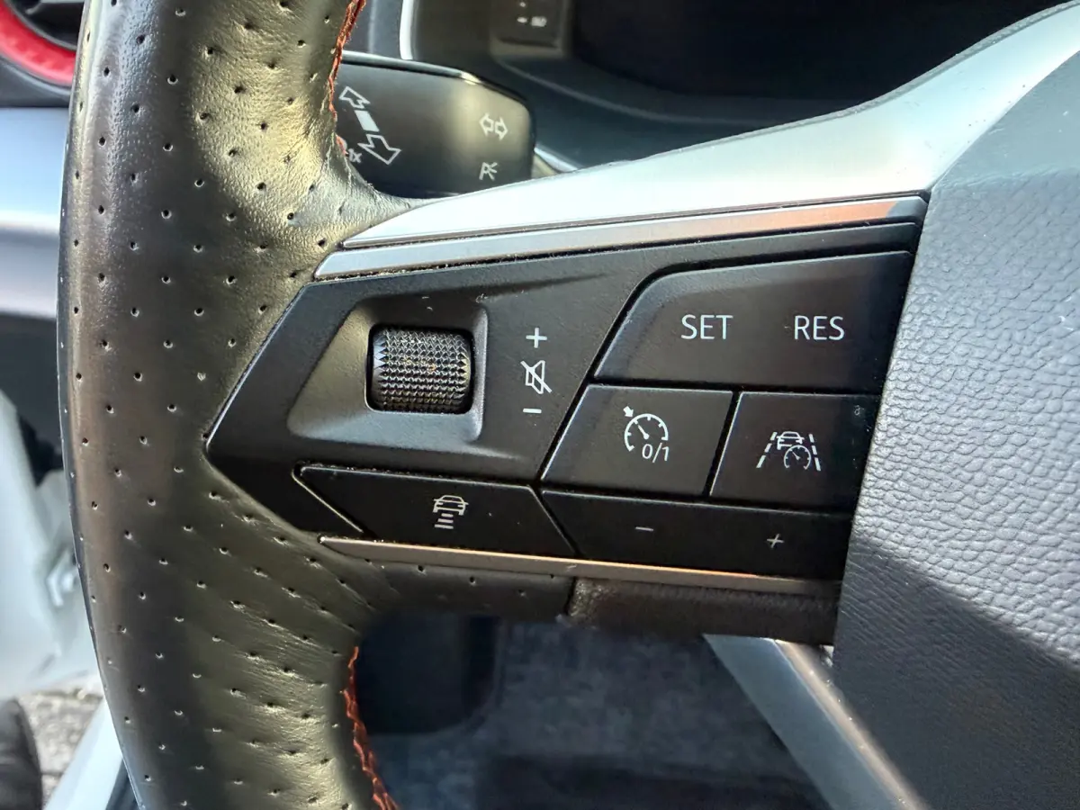 1.0 EcoTSI FR Business Connect, Apple Carplay/Android,Sfeerverlichting,Navigatie,Achteruitrij camera