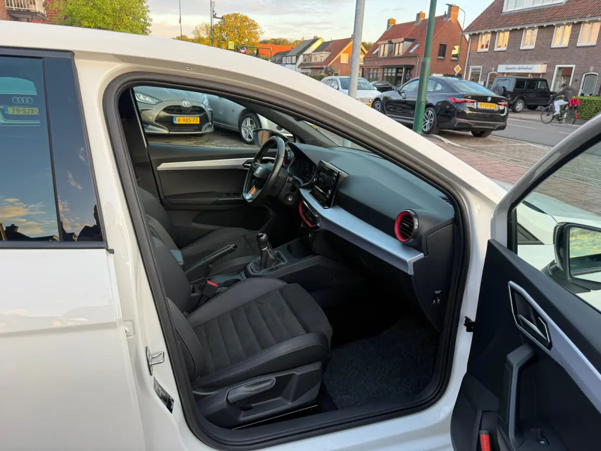 1.0 EcoTSI FR Business Connect, Apple Carplay/Android,Sfeerverlichting,Navigatie,Achteruitrij camera