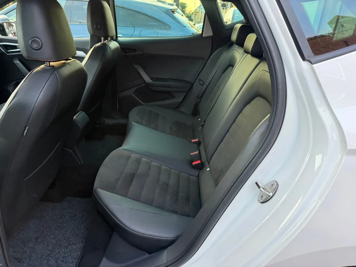 1.0 EcoTSI FR Business Connect, Apple Carplay/Android,Sfeerverlichting,Navigatie,Achteruitrij camera