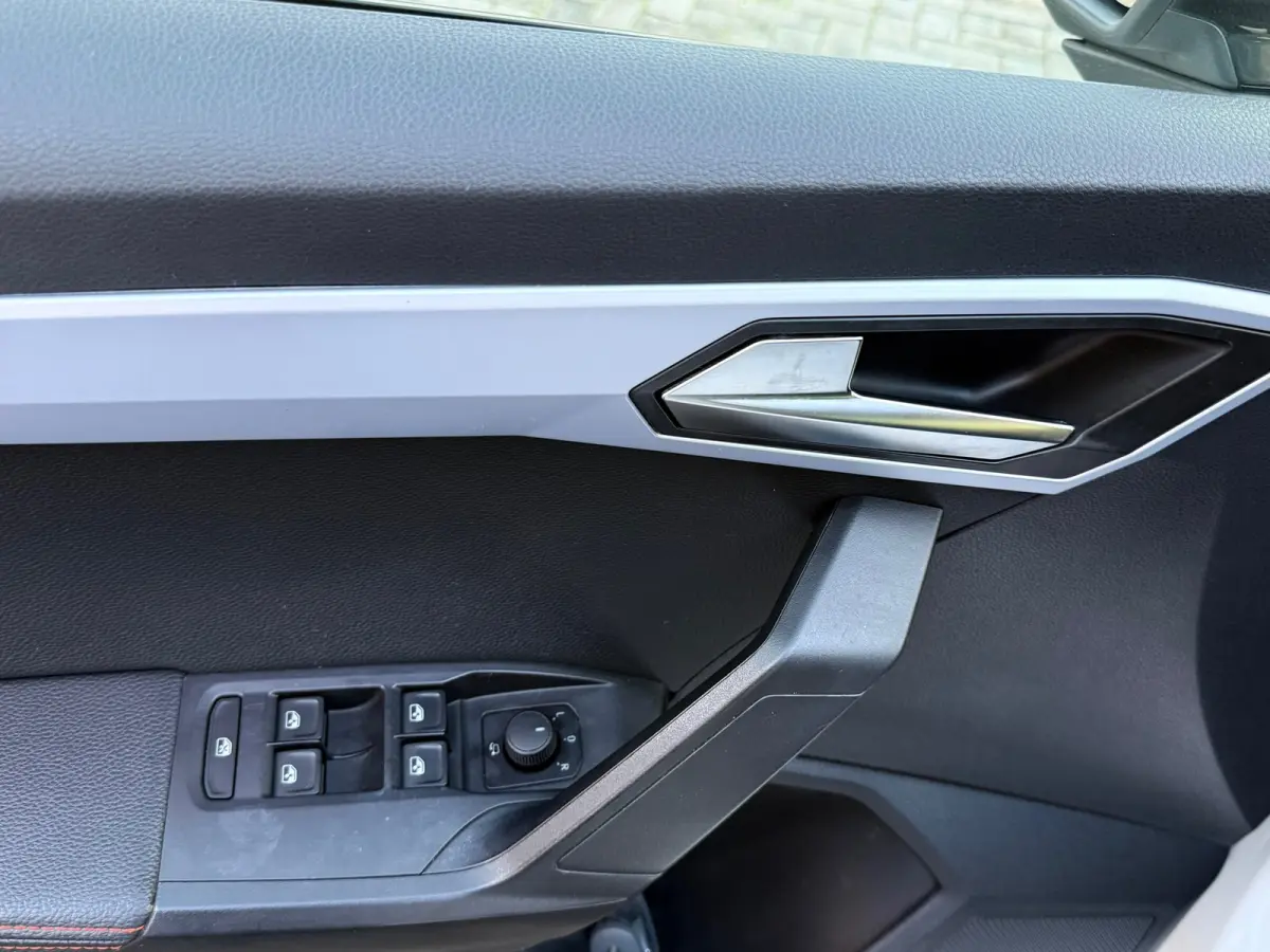 1.0 EcoTSI FR Business Connect, Apple Carplay/Android,Sfeerverlichting,Navigatie,Achteruitrij camera