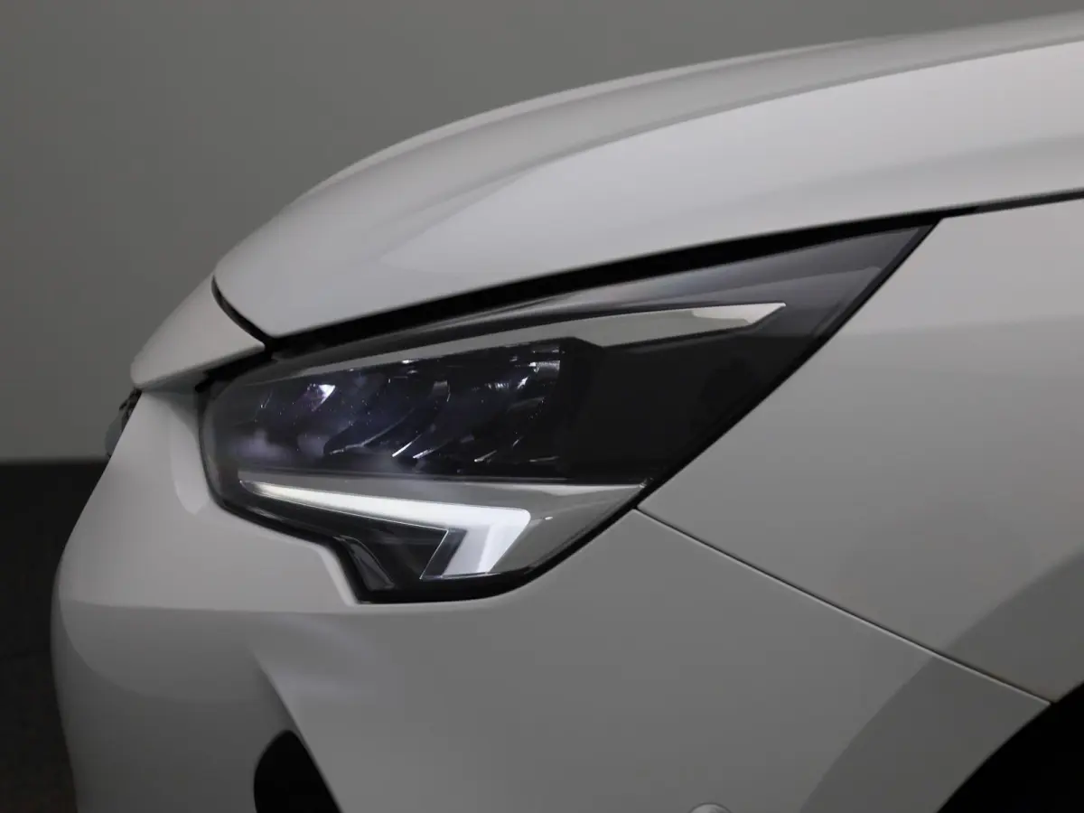 Elegance | APPLE CARPLAY | ANDROID AUTO | ACHTERUITRIJCAMERA | VIRTUAL COCKPIT | CLIMATE CONTROL | CRUISE CONTROL | VERLICHTING AUTOMATISCH | LED VERLICHTING | NAVIGATIE |