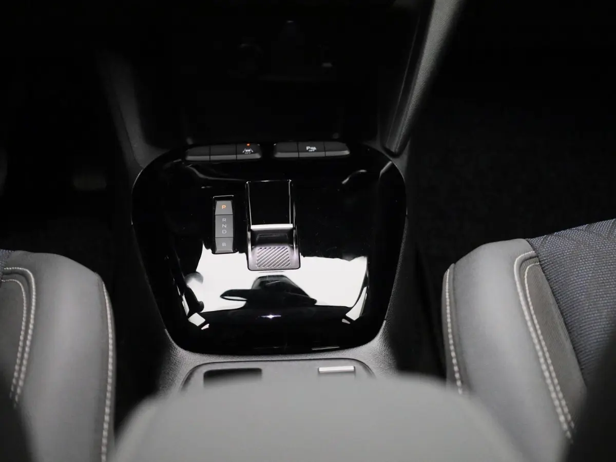Elegance | APPLE CARPLAY | ANDROID AUTO | ACHTERUITRIJCAMERA | VIRTUAL COCKPIT | CLIMATE CONTROL | CRUISE CONTROL | VERLICHTING AUTOMATISCH | LED VERLICHTING | NAVIGATIE |