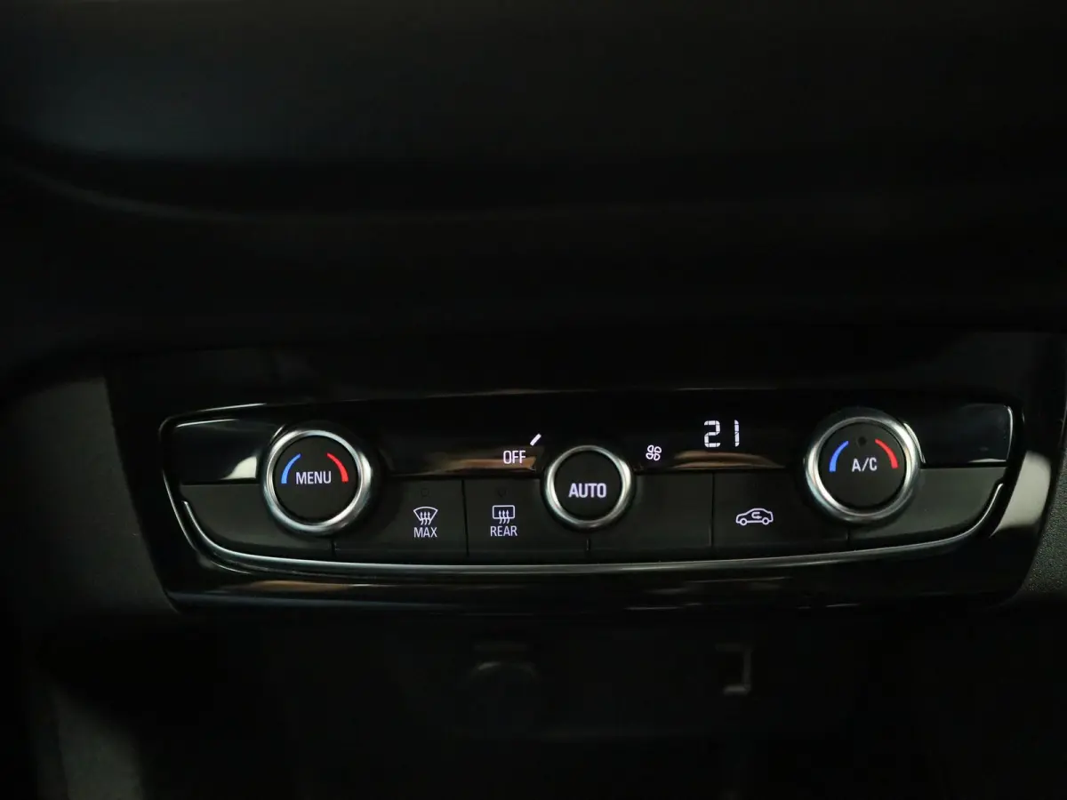 Elegance | APPLE CARPLAY | ANDROID AUTO | ACHTERUITRIJCAMERA | VIRTUAL COCKPIT | CLIMATE CONTROL | CRUISE CONTROL | VERLICHTING AUTOMATISCH | LED VERLICHTING | NAVIGATIE |