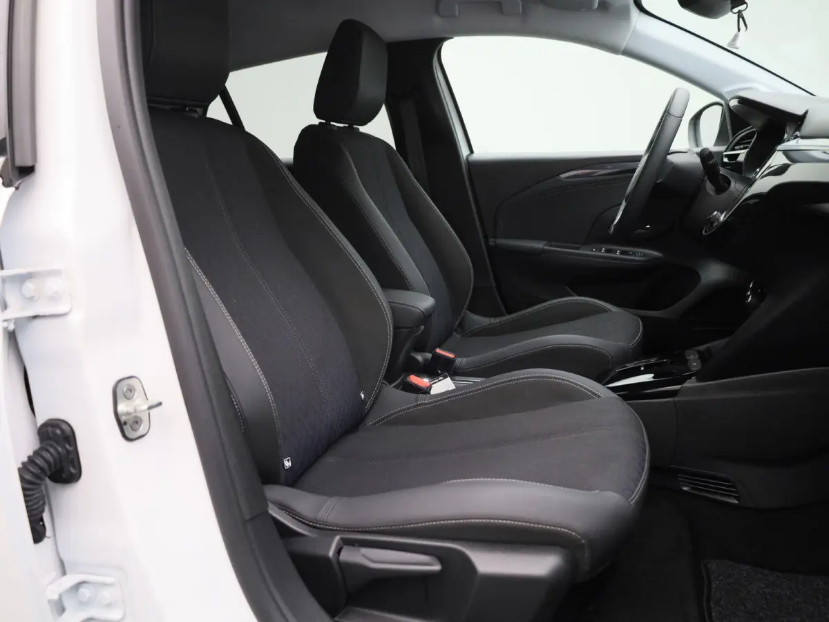 Elegance | APPLE CARPLAY | ANDROID AUTO | ACHTERUITRIJCAMERA | VIRTUAL COCKPIT | CLIMATE CONTROL | CRUISE CONTROL | VERLICHTING AUTOMATISCH | LED VERLICHTING | NAVIGATIE |