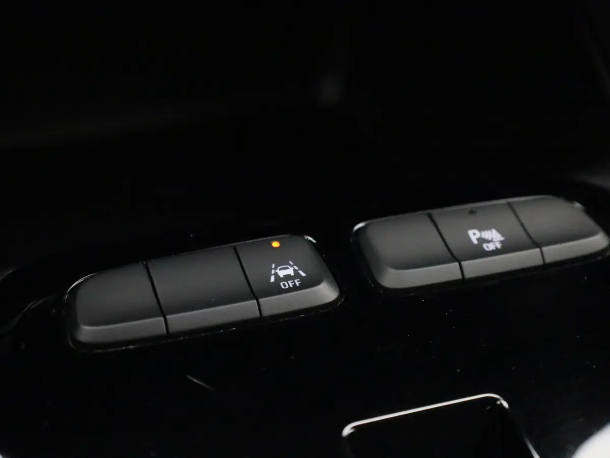 Elegance | APPLE CARPLAY | ANDROID AUTO | ACHTERUITRIJCAMERA | VIRTUAL COCKPIT | CLIMATE CONTROL | CRUISE CONTROL | VERLICHTING AUTOMATISCH | LED VERLICHTING | NAVIGATIE |
