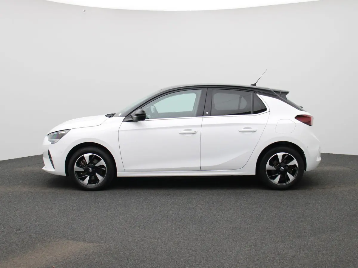 Elegance | APPLE CARPLAY | ANDROID AUTO | ACHTERUITRIJCAMERA | VIRTUAL COCKPIT | CLIMATE CONTROL | CRUISE CONTROL | VERLICHTING AUTOMATISCH | LED VERLICHTING | NAVIGATIE |