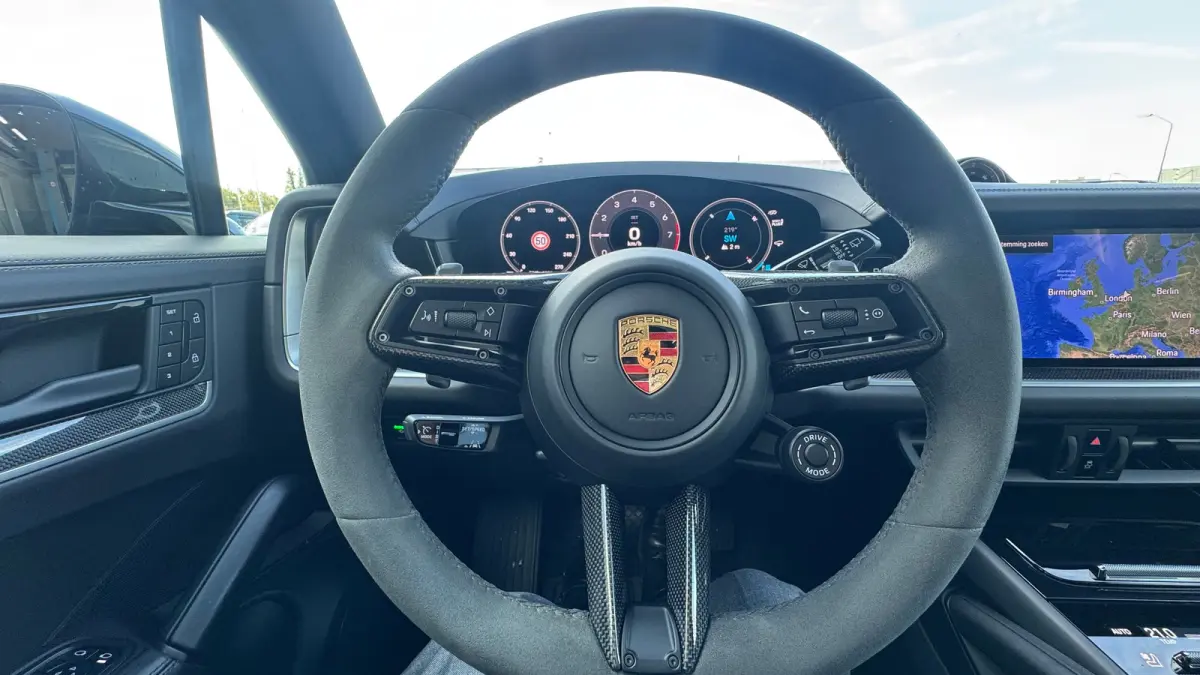 3.0 E-HYBRID 469PK / NAVI / LEDER / CLIMA / LED-MATRIX / 1E EIGENAAR / ORG. NL / BTW AUTO / PANO. DAK / 22" LMV / SOFT-CLOSE / SPORT CHRONO / BOSE / ACHTERASBESTURING / RACE-TEX CARBON STUUR