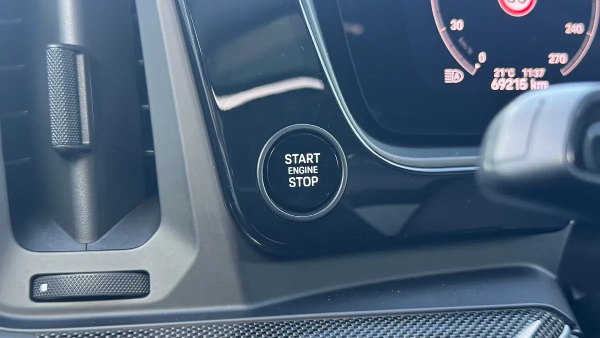 3.0 E-HYBRID 469PK / NAVI / LEDER / CLIMA / LED-MATRIX / 1E EIGENAAR / ORG. NL / BTW AUTO / PANO. DAK / 22" LMV / SOFT-CLOSE / SPORT CHRONO / BOSE / ACHTERASBESTURING / RACE-TEX CARBON STUUR