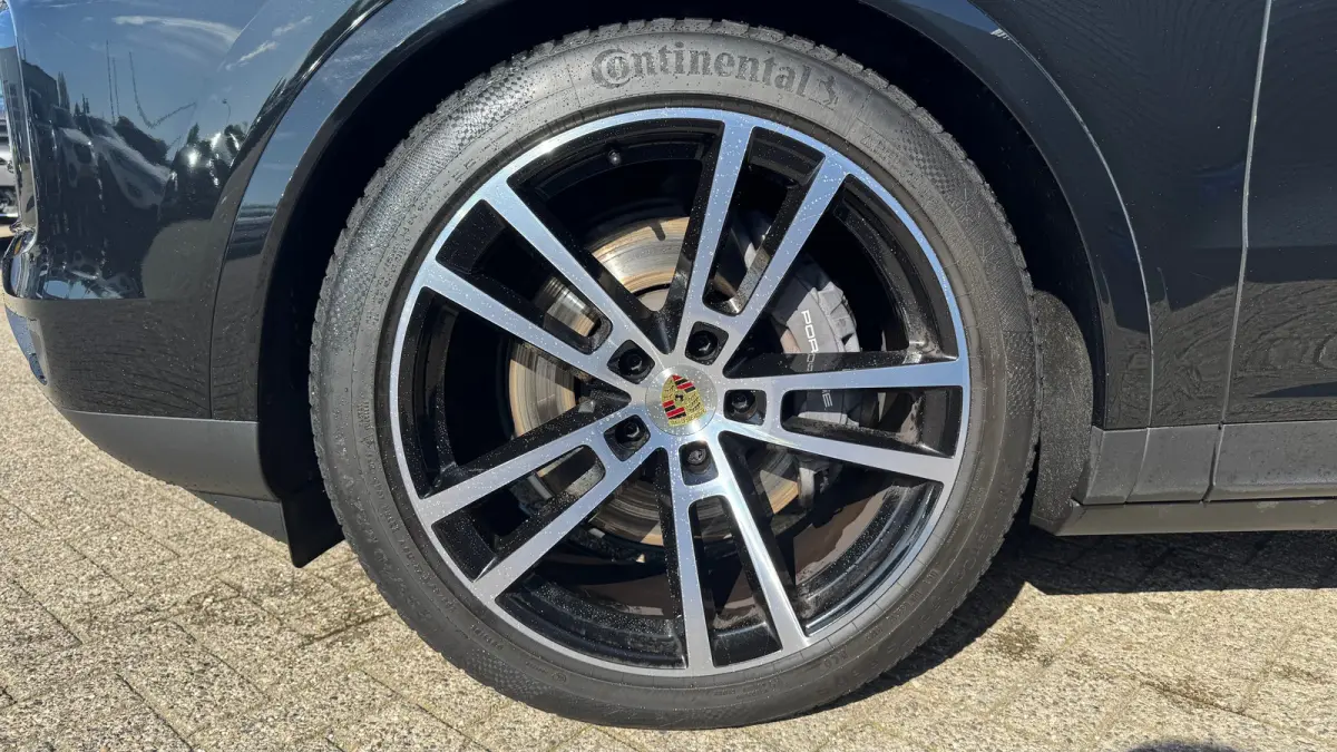 3.0 E-HYBRID 469PK / NAVI / LEDER / CLIMA / LED-MATRIX / 1E EIGENAAR / ORG. NL / BTW AUTO / PANO. DAK / 22" LMV / SOFT-CLOSE / SPORT CHRONO / BOSE / ACHTERASBESTURING / RACE-TEX CARBON STUUR