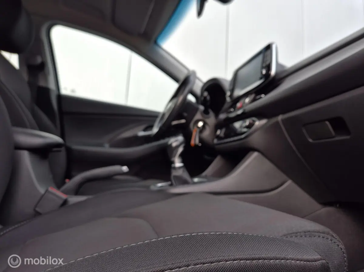 1.0 T-GDI COMFORT/CAMERA/TREKHAAK/LED/15''LMV/CLIMATE/CARPLAY
