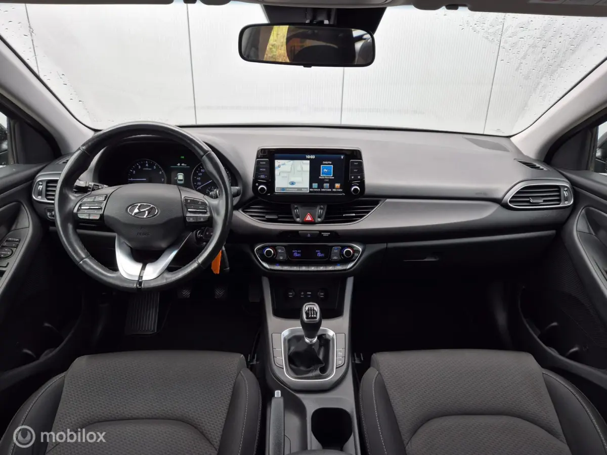 1.0 T-GDI COMFORT/CAMERA/TREKHAAK/LED/15''LMV/CLIMATE/CARPLAY
