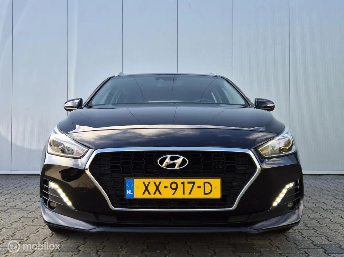 1.0 T-GDI COMFORT/CAMERA/TREKHAAK/LED/15''LMV/CLIMATE/CARPLAY