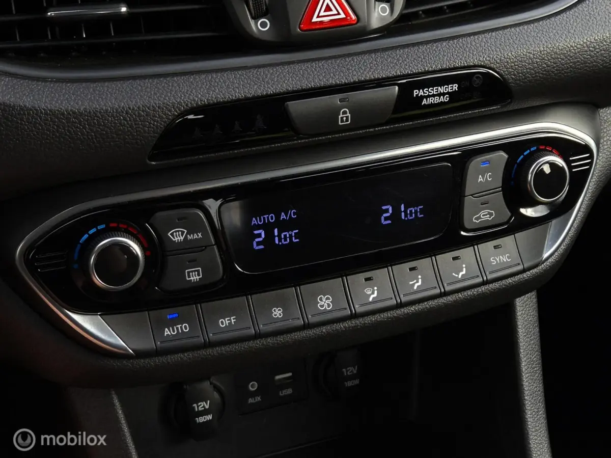 1.0 T-GDI COMFORT/CAMERA/TREKHAAK/LED/15''LMV/CLIMATE/CARPLAY