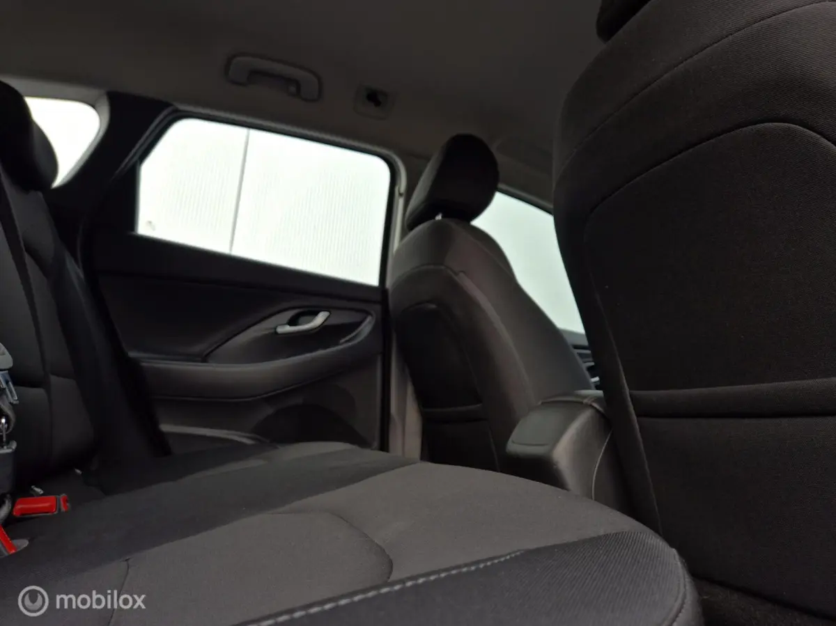 1.0 T-GDI COMFORT/CAMERA/TREKHAAK/LED/15''LMV/CLIMATE/CARPLAY
