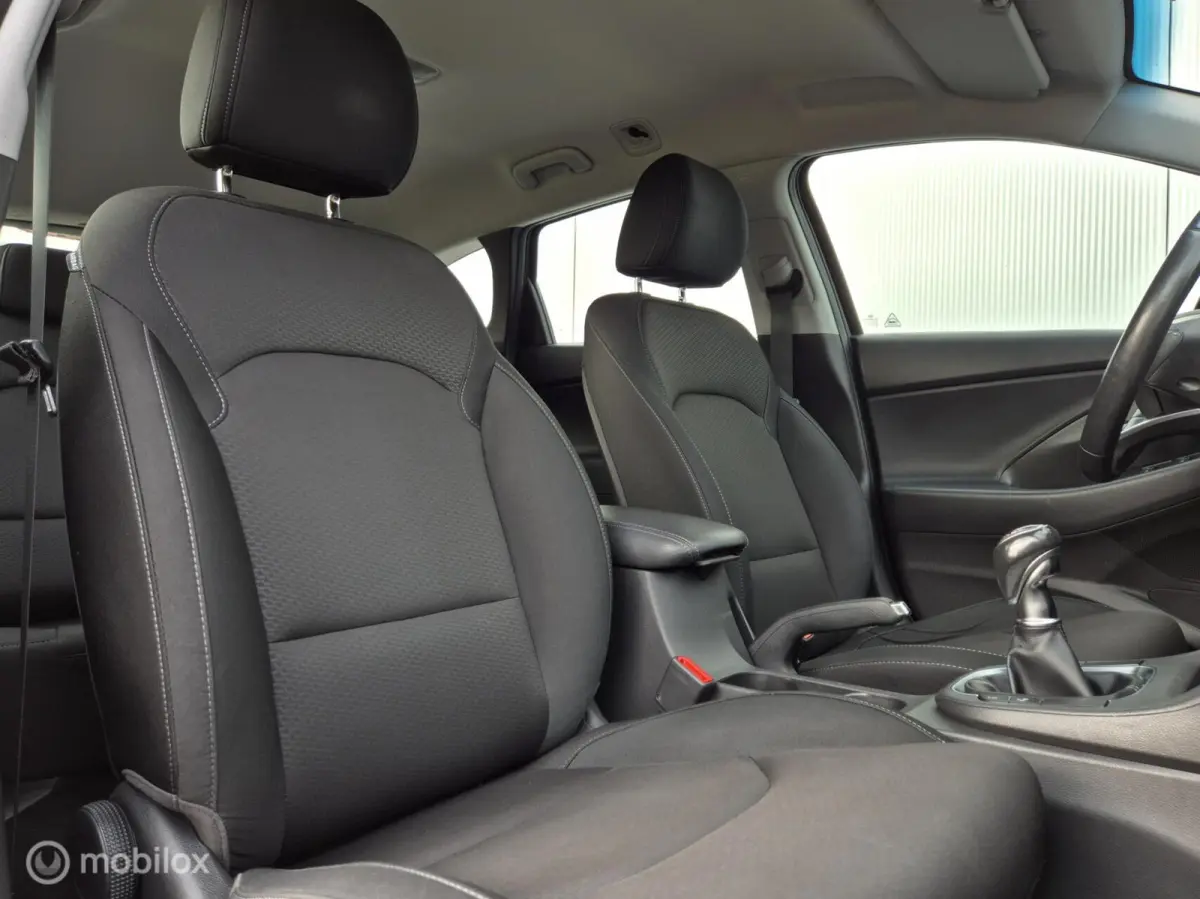 1.0 T-GDI COMFORT/CAMERA/TREKHAAK/LED/15''LMV/CLIMATE/CARPLAY