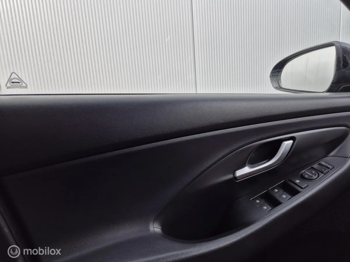 1.0 T-GDI COMFORT/CAMERA/TREKHAAK/LED/15''LMV/CLIMATE/CARPLAY