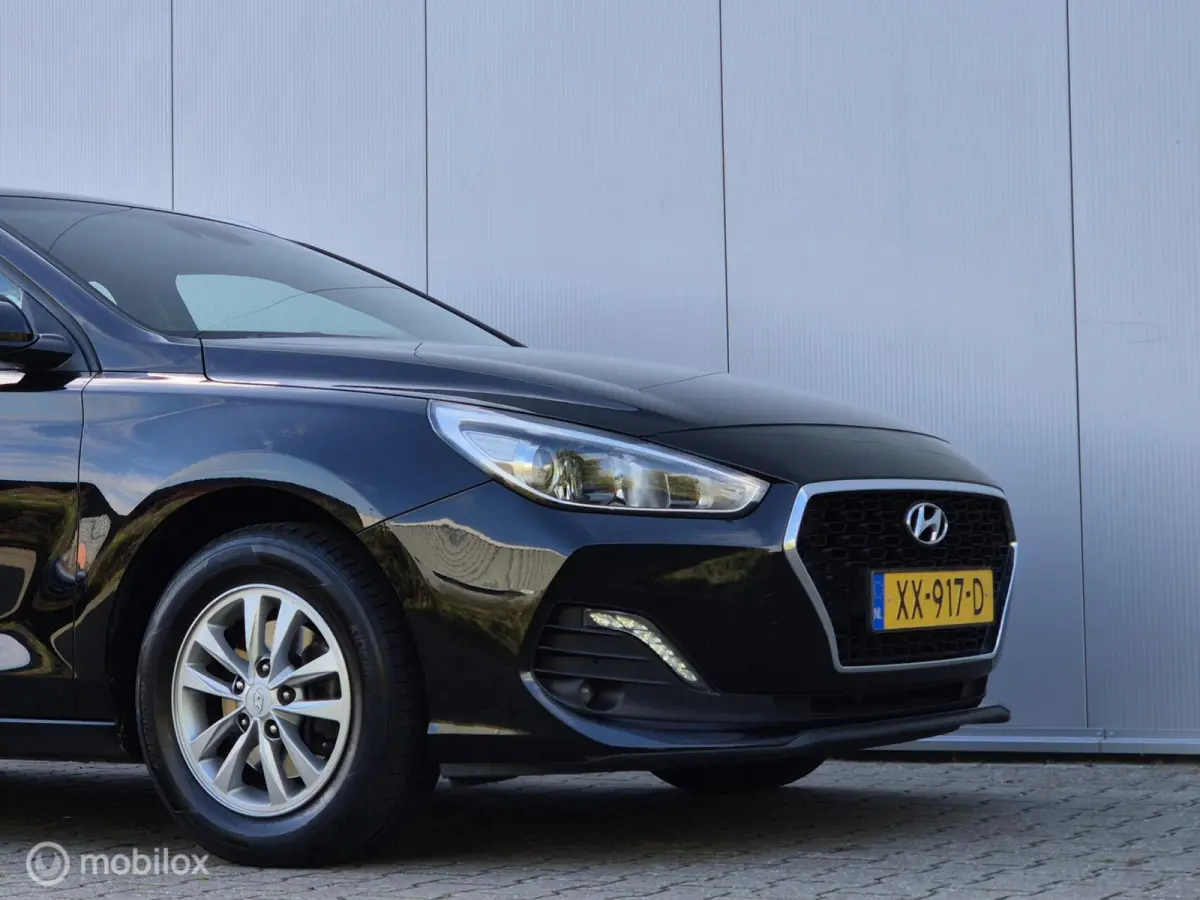 1.0 T-GDI COMFORT/CAMERA/TREKHAAK/LED/15''LMV/CLIMATE/CARPLAY