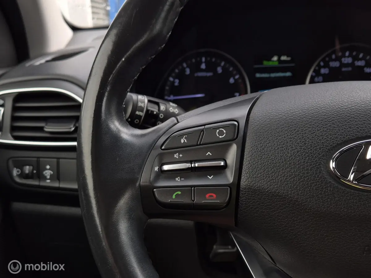 1.0 T-GDI COMFORT/CAMERA/TREKHAAK/LED/15''LMV/CLIMATE/CARPLAY