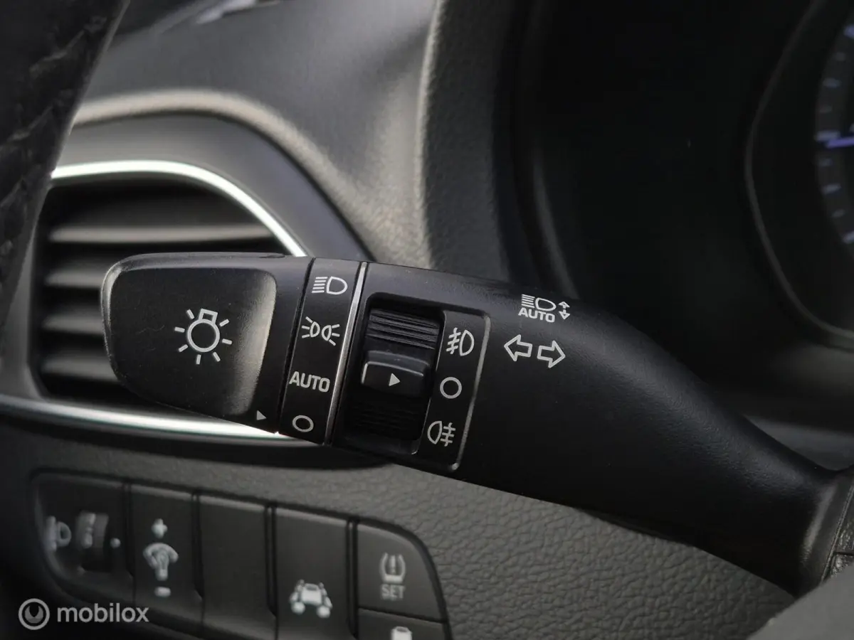 1.0 T-GDI COMFORT/CAMERA/TREKHAAK/LED/15''LMV/CLIMATE/CARPLAY