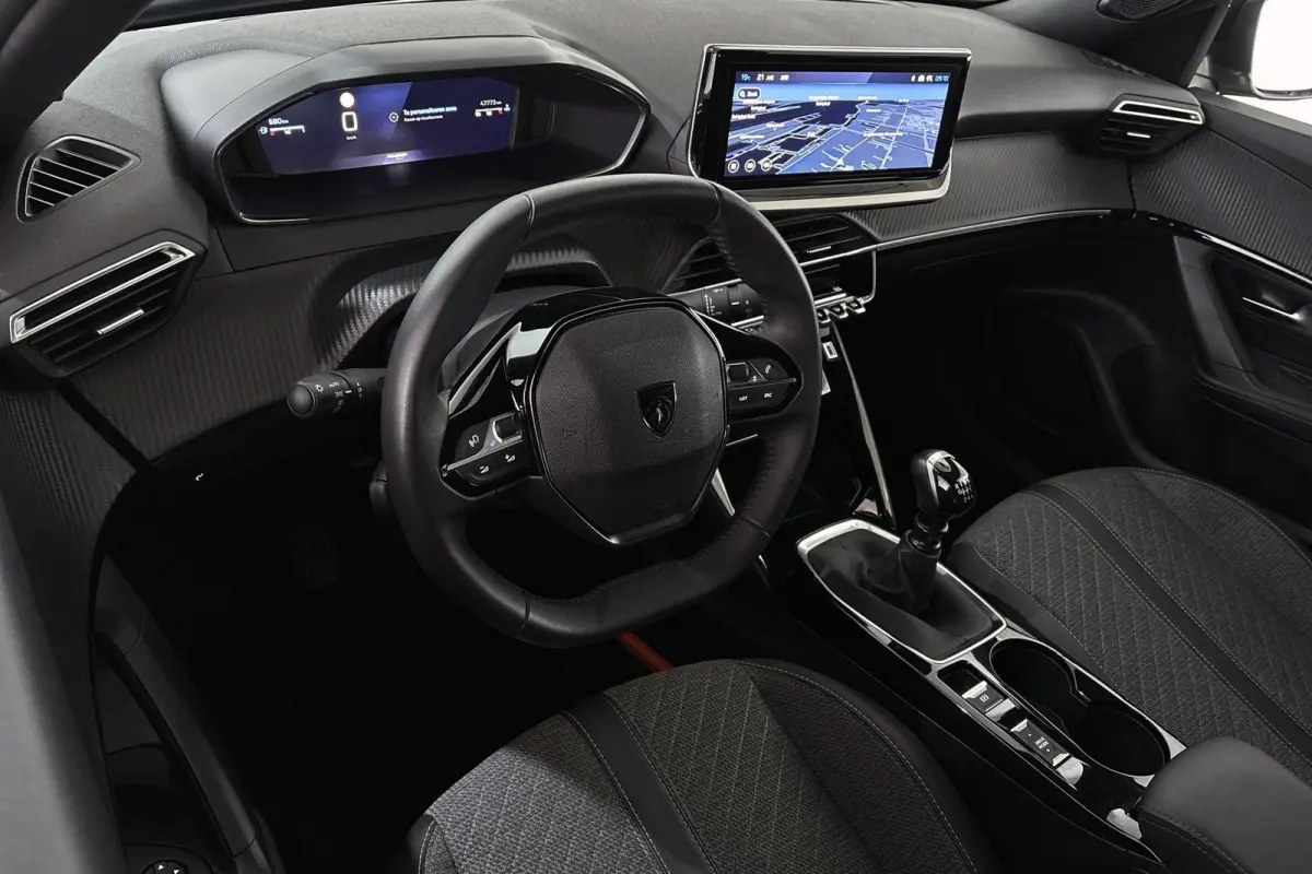 1.2 PureTech 100 Allure Camera Apple CarPlay 17"