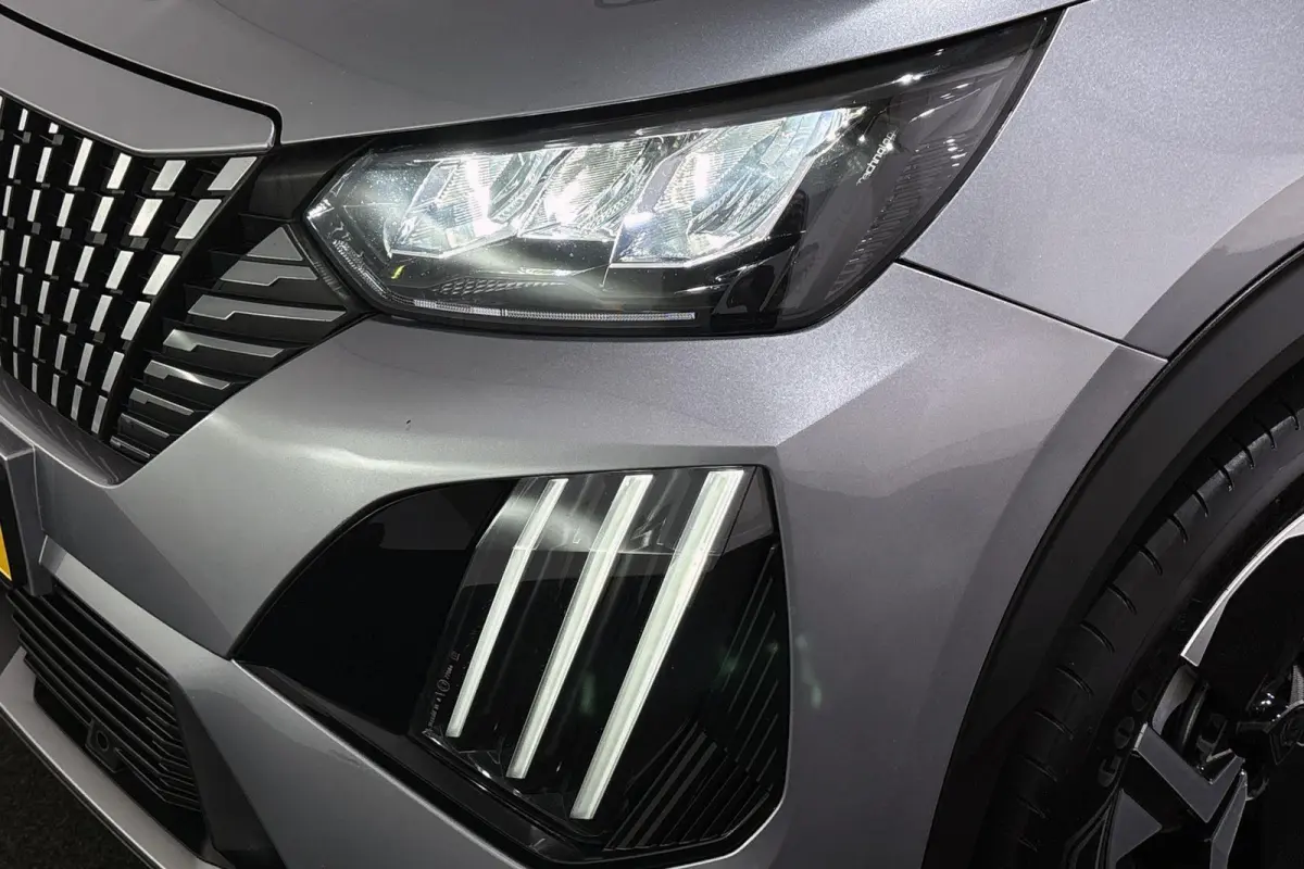 1.2 PureTech 100 Allure Camera Apple CarPlay 17"