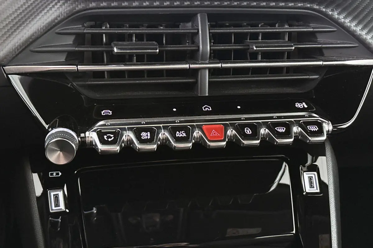 1.2 PureTech 100 Allure Camera Apple CarPlay 17"
