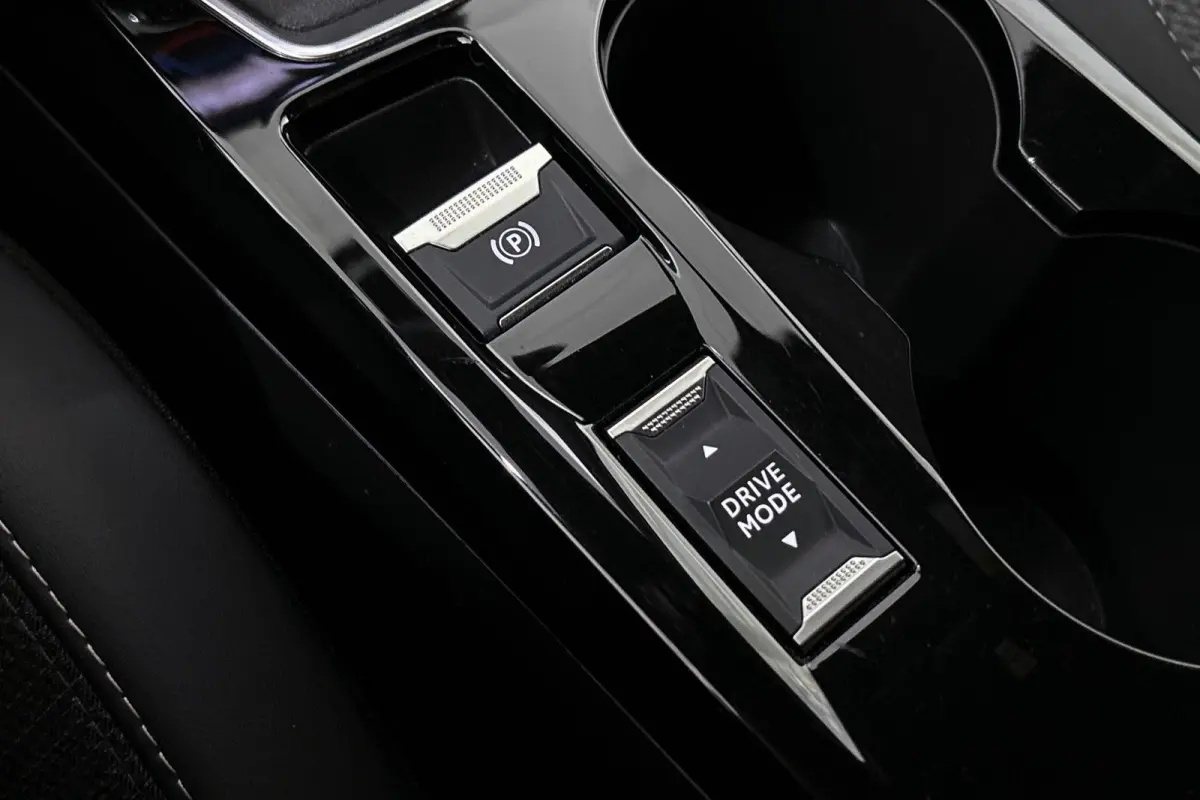 1.2 PureTech 100 Allure Camera Apple CarPlay 17"